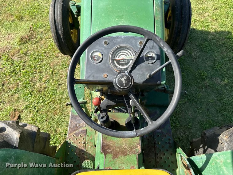 image for item ET6435 1975 John Deere 2030 tractor