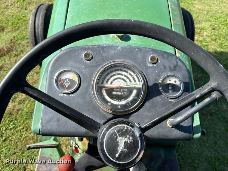 image for item ET6435 1975 John Deere 2030 tractor