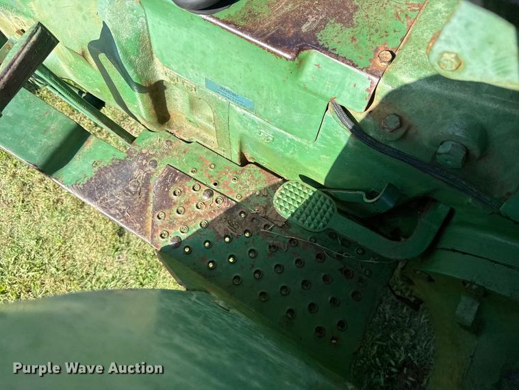 image for item ET6435 1975 John Deere 2030 tractor