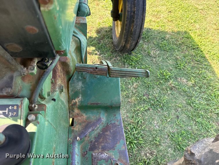 image for item ET6435 1975 John Deere 2030 tractor