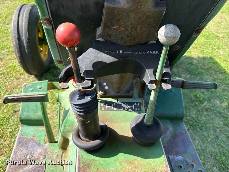 image for item ET6435 1975 John Deere 2030 tractor