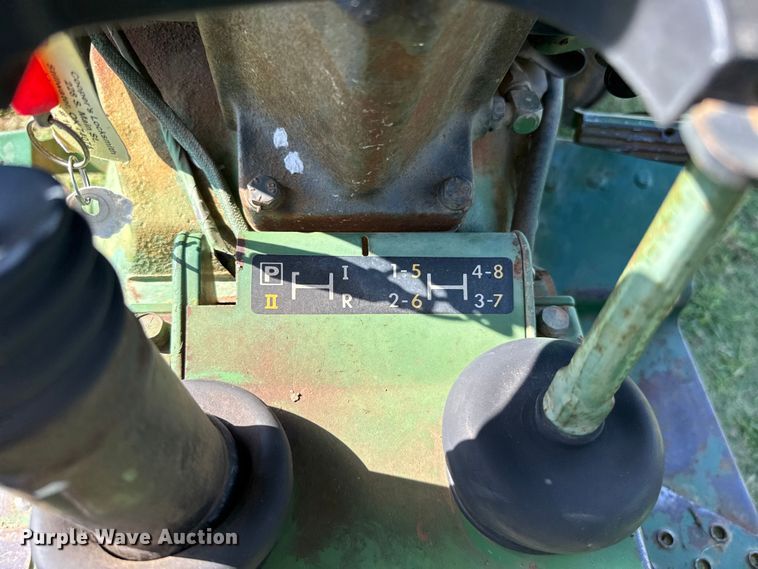 image for item ET6435 1975 John Deere 2030 tractor