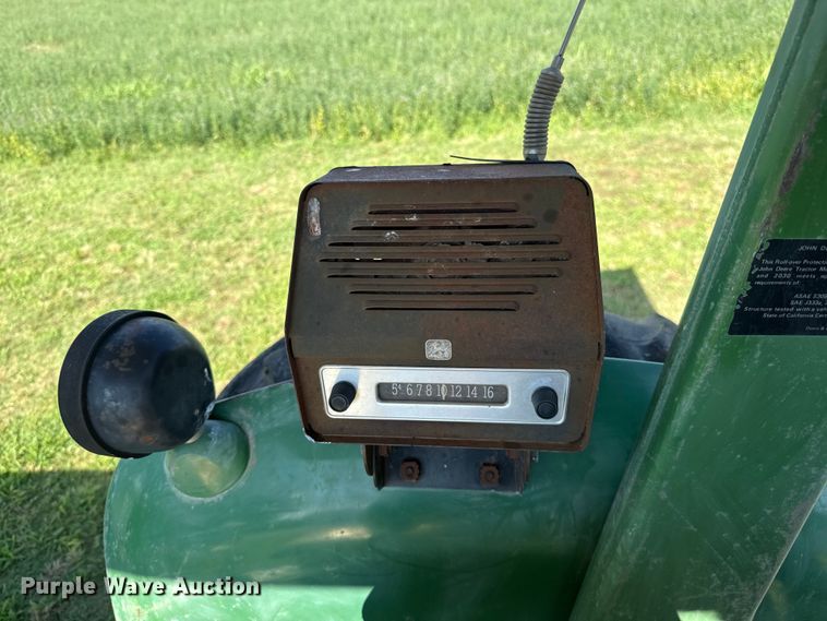 image for item ET6435 1975 John Deere 2030 tractor