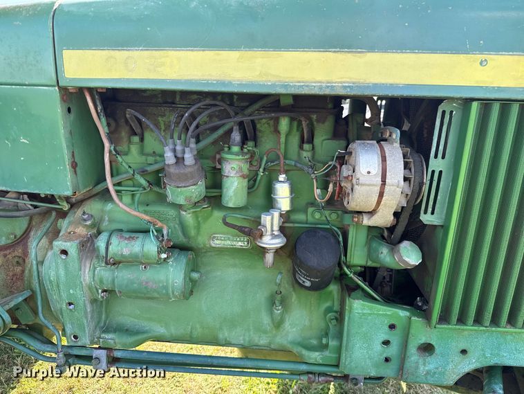 image for item ET6435 1975 John Deere 2030 tractor