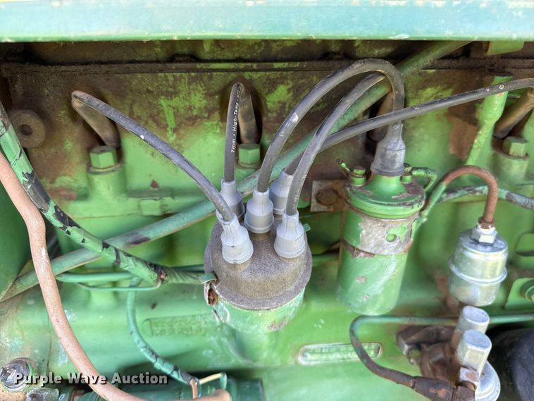 image for item ET6435 1975 John Deere 2030 tractor