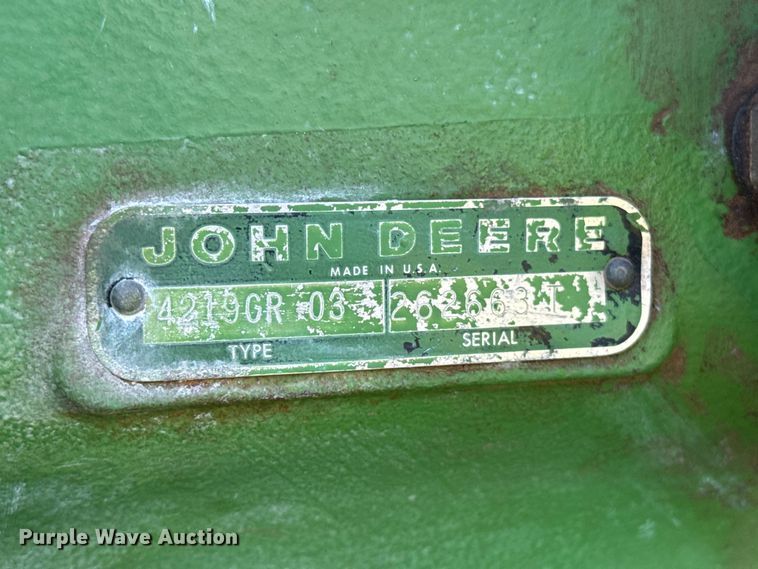 image for item ET6435 1975 John Deere 2030 tractor