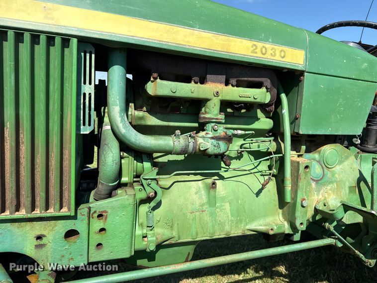 image for item ET6435 1975 John Deere 2030 tractor