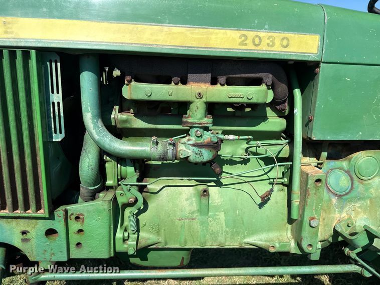 image for item ET6435 1975 John Deere 2030 tractor