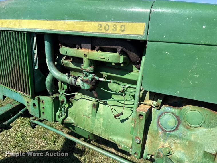 image for item ET6435 1975 John Deere 2030 tractor
