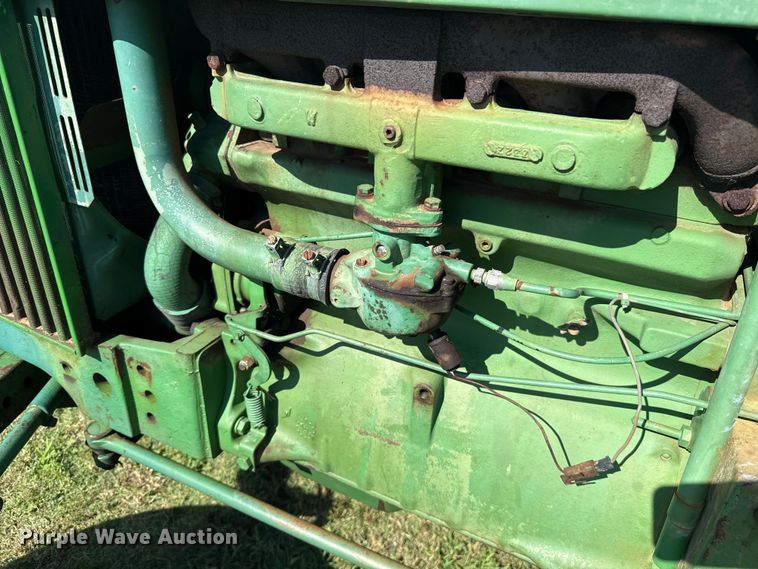image for item ET6435 1975 John Deere 2030 tractor