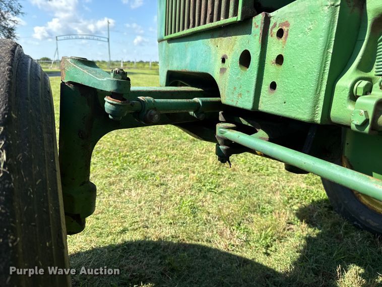 image for item ET6435 1975 John Deere 2030 tractor