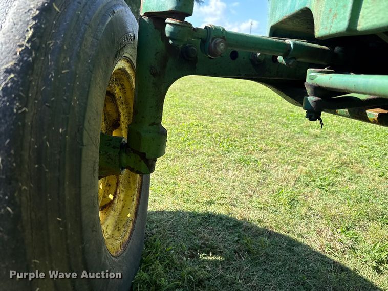 image for item ET6435 1975 John Deere 2030 tractor