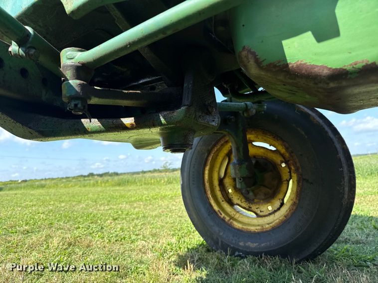 image for item ET6435 1975 John Deere 2030 tractor