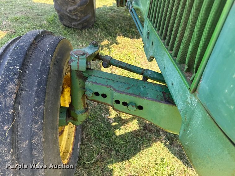 image for item ET6435 1975 John Deere 2030 tractor