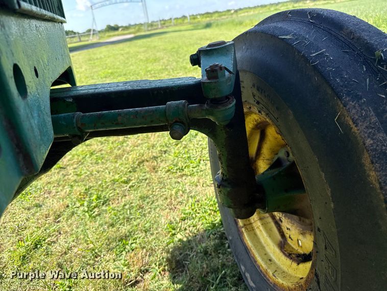 image for item ET6435 1975 John Deere 2030 tractor