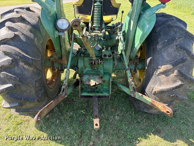 image for item ET6435 1975 John Deere 2030 tractor