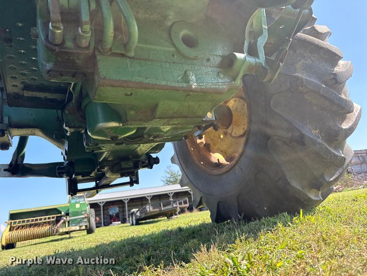 image for item ET6435 1975 John Deere 2030 tractor