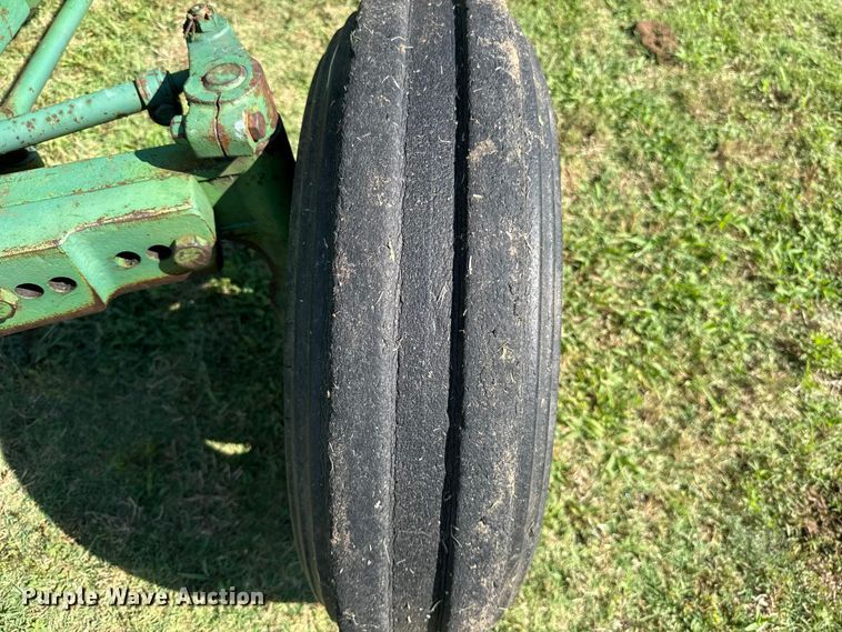 image for item ET6435 1975 John Deere 2030 tractor