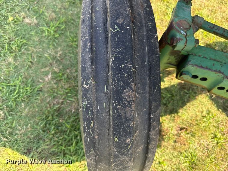 image for item ET6435 1975 John Deere 2030 tractor