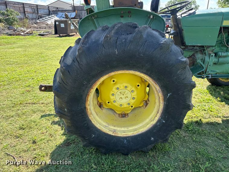 image for item ET6435 1975 John Deere 2030 tractor