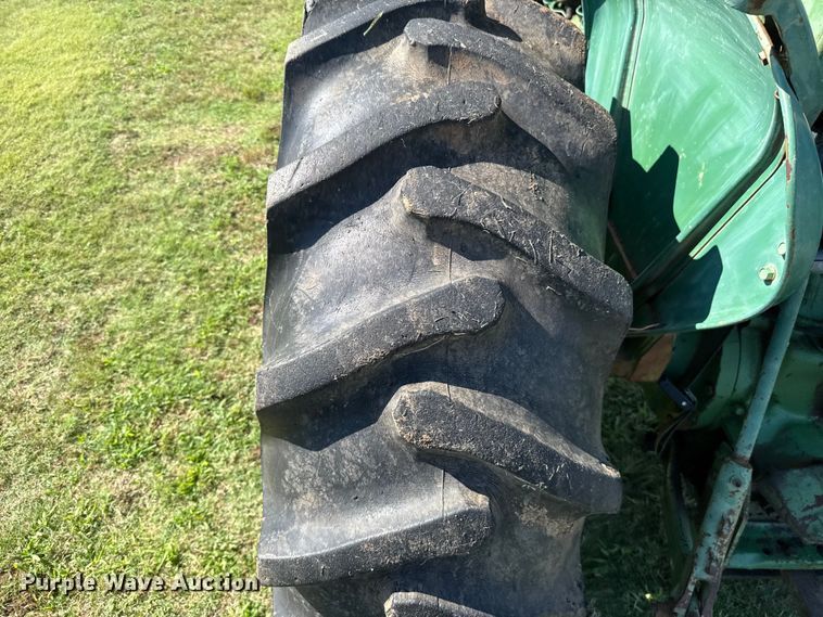 image for item ET6435 1975 John Deere 2030 tractor