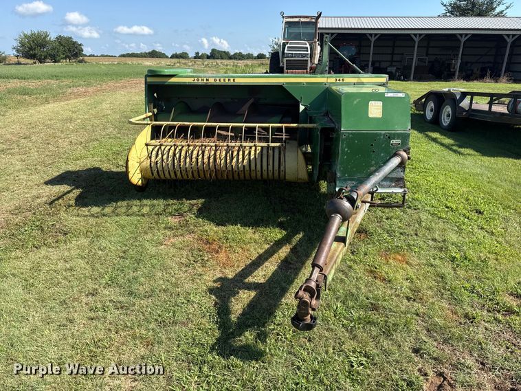 image for item ET6436 John Deere 346 small square baler