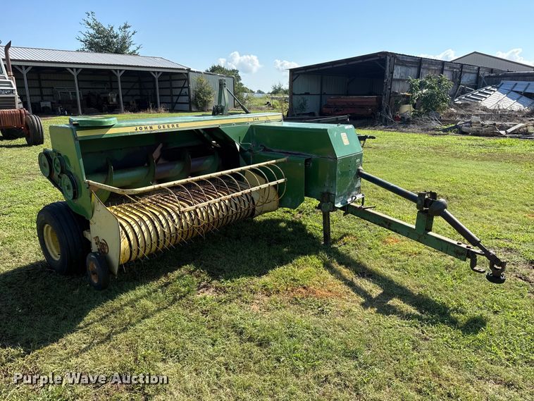 image for item ET6436 John Deere 346 small square baler
