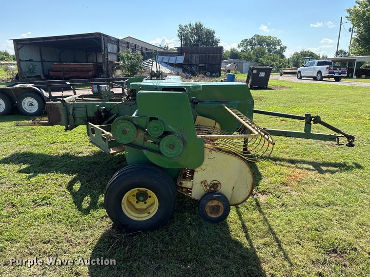 image for item ET6436 John Deere 346 small square baler