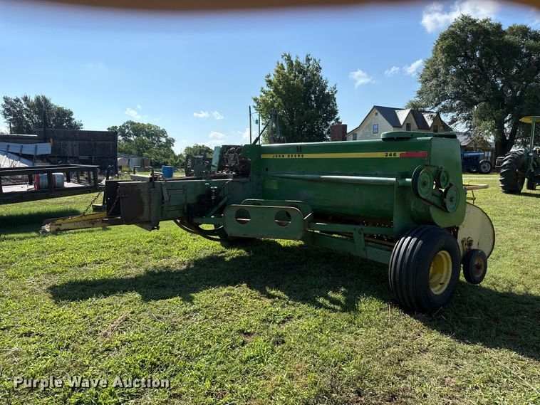 image for item ET6436 John Deere 346 small square baler