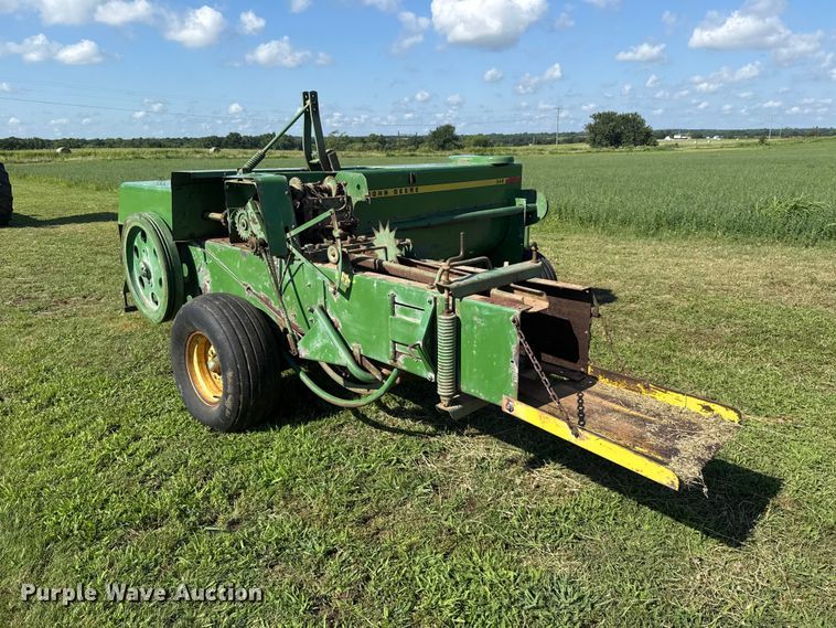 image for item ET6436 John Deere 346 small square baler