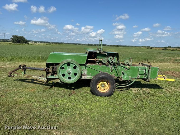 image for item ET6436 John Deere 346 small square baler