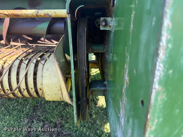 image for item ET6436 John Deere 346 small square baler