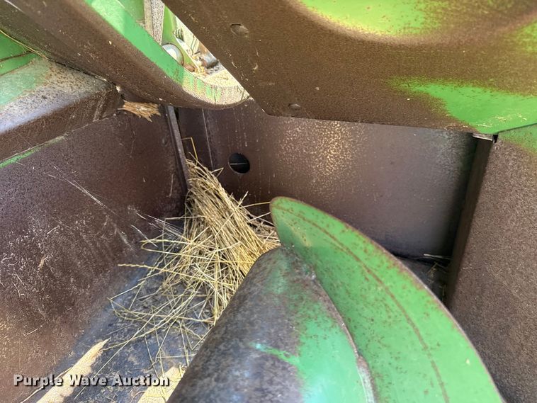 image for item ET6436 John Deere 346 small square baler