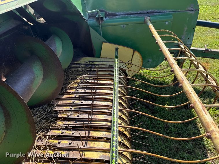 image for item ET6436 John Deere 346 small square baler