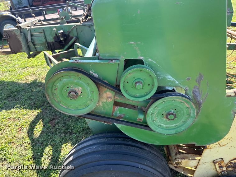 image for item ET6436 John Deere 346 small square baler
