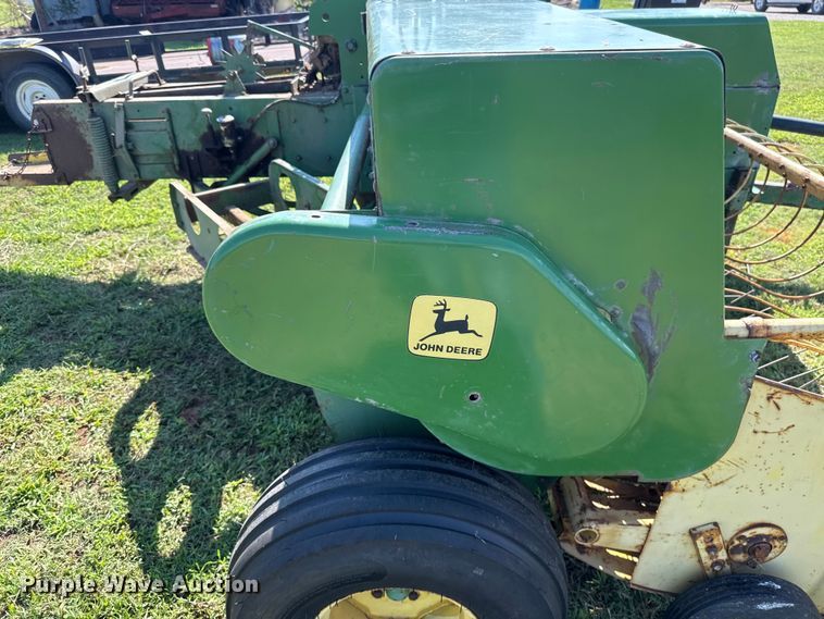 image for item ET6436 John Deere 346 small square baler