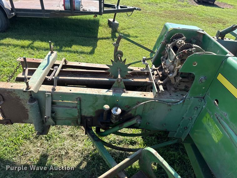 image for item ET6436 John Deere 346 small square baler