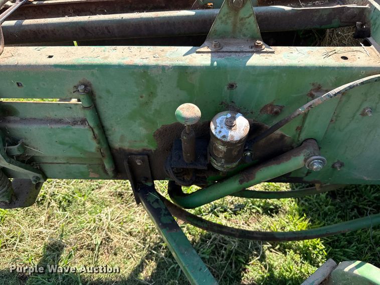 image for item ET6436 John Deere 346 small square baler
