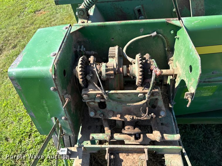 image for item ET6436 John Deere 346 small square baler