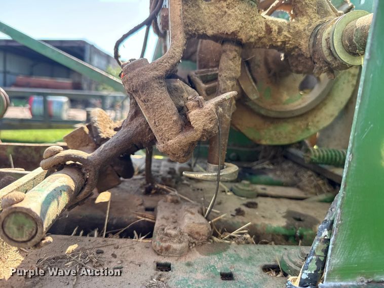 image for item ET6436 John Deere 346 small square baler