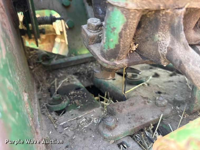 image for item ET6436 John Deere 346 small square baler
