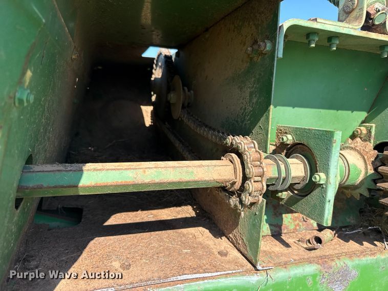 image for item ET6436 John Deere 346 small square baler