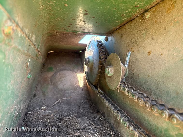 image for item ET6436 John Deere 346 small square baler