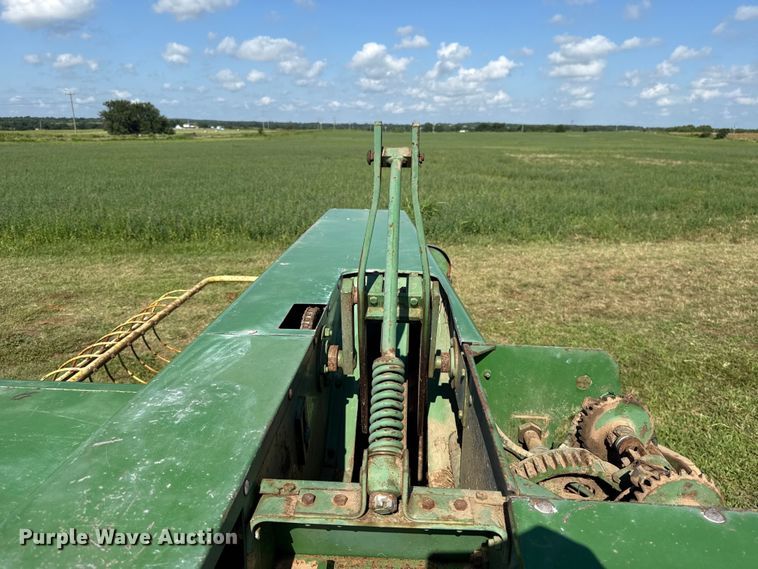 image for item ET6436 John Deere 346 small square baler