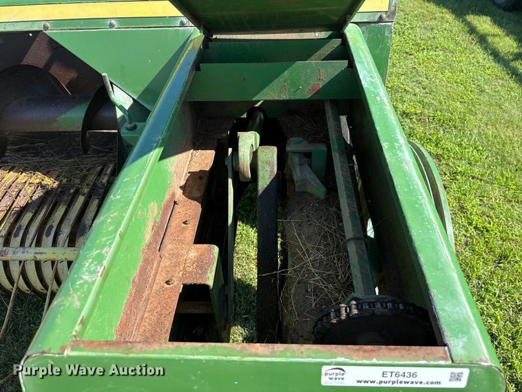 image for item ET6436 John Deere 346 small square baler