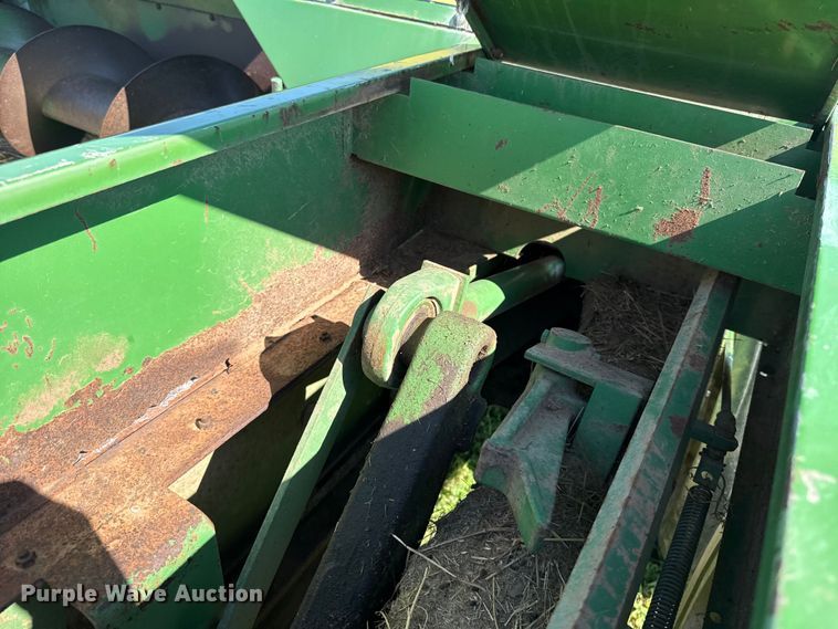 image for item ET6436 John Deere 346 small square baler