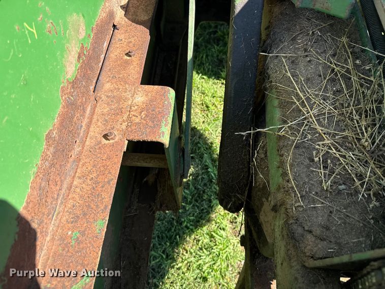image for item ET6436 John Deere 346 small square baler