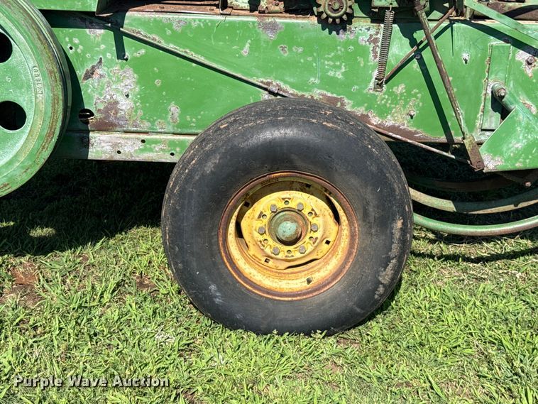 image for item ET6436 John Deere 346 small square baler