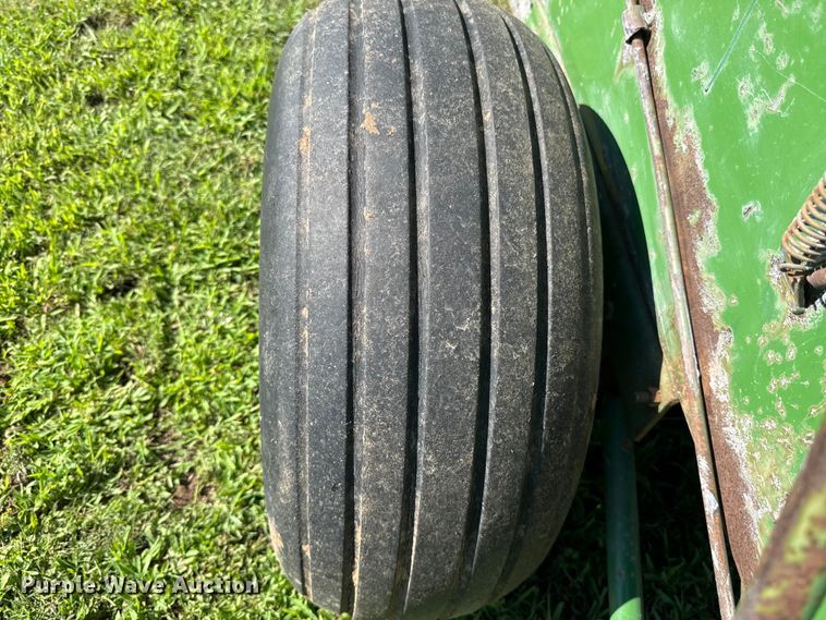 image for item ET6436 John Deere 346 small square baler