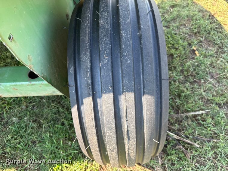 image for item ET6436 John Deere 346 small square baler